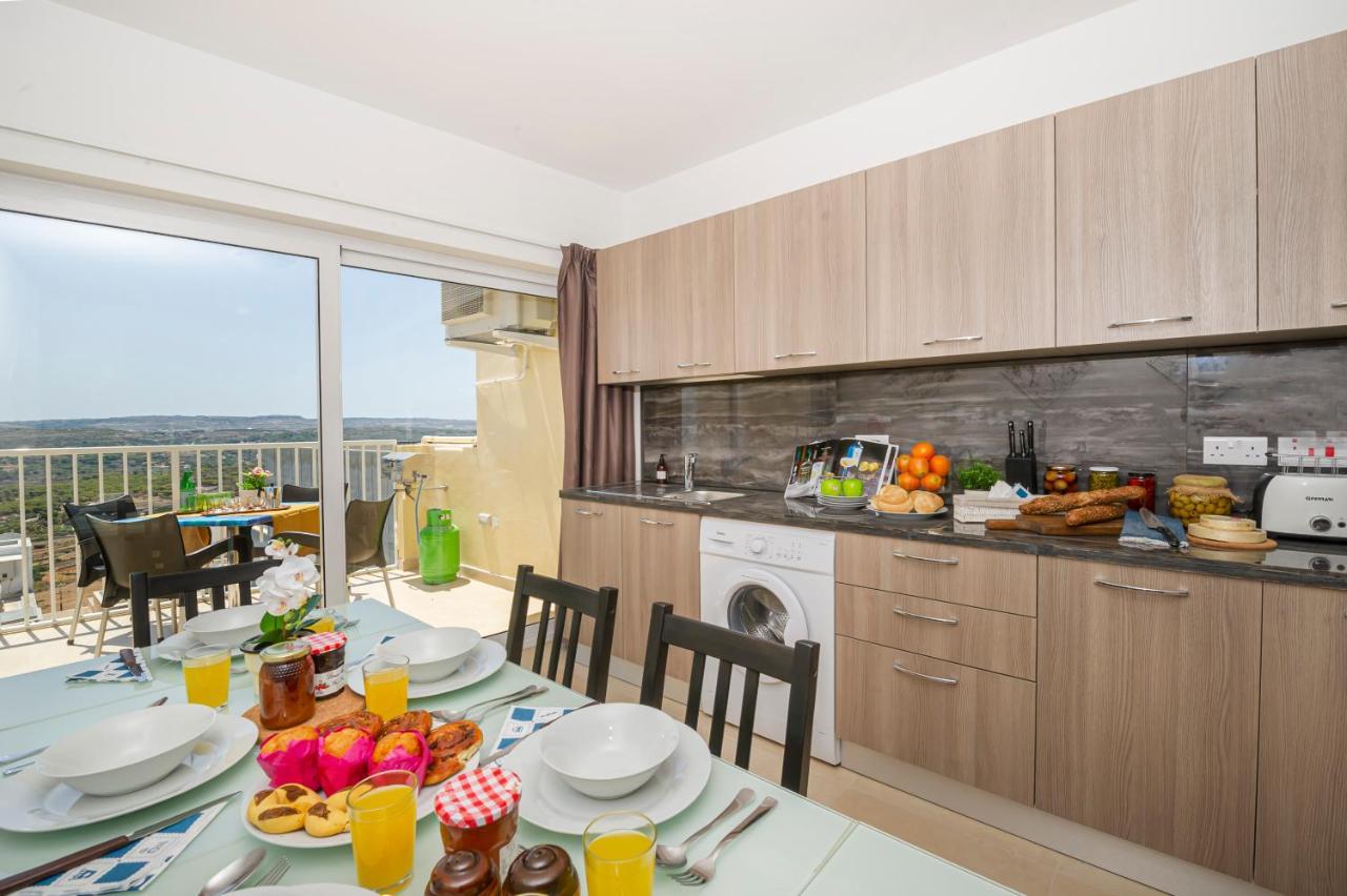 Summer Breeze Apartment With Panoramic Terrace - By Getawaysmalta Mellieha Exterior photo