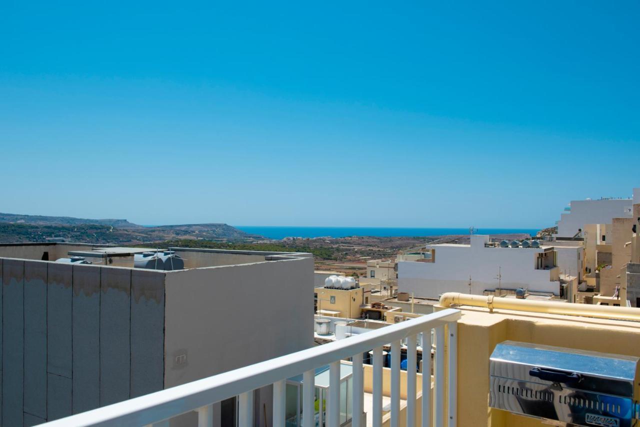 Summer Breeze Apartment With Panoramic Terrace - By Getawaysmalta Mellieha Exterior photo